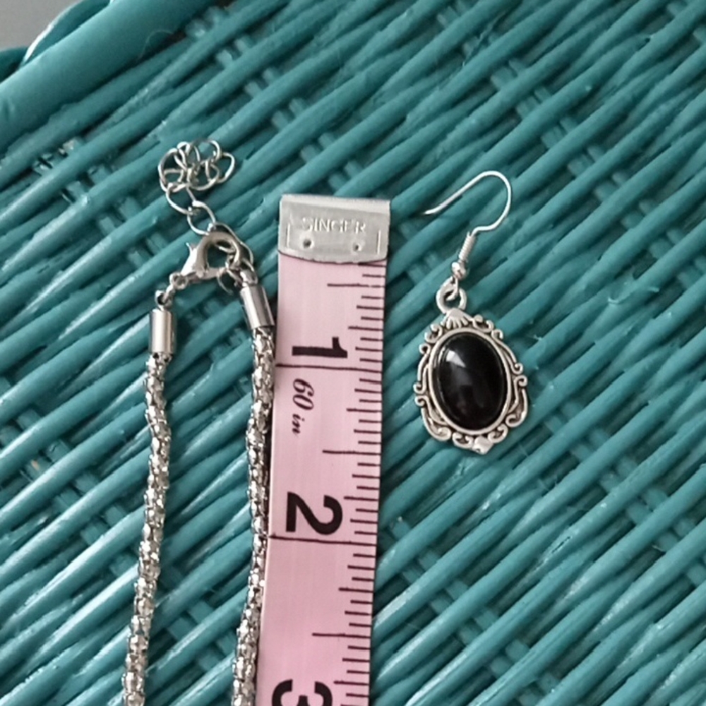 Elegant Silver and Black Jewelry Set - Picture 6 of 7